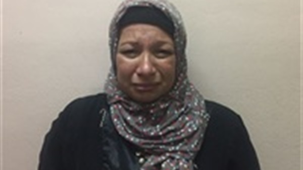أول صورة للمتهمة بقتل الطفلة شمس بعد حبسها