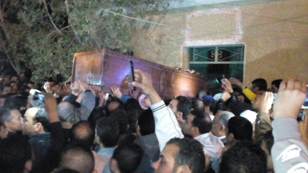 تشييع جثمان والد أبو تريكة (فيديو وصور)