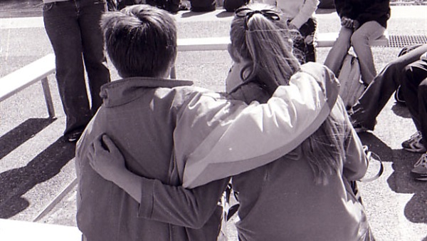 مش بحبه احنا صحاب..  ازاي تفرق بين الصداقة والحب من علامات واضحة