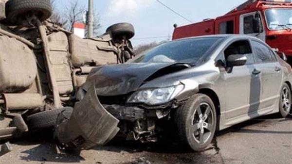 إصابة 11 شخصا إثر انقلاب سيارة بـ «زراعي البحيرة»