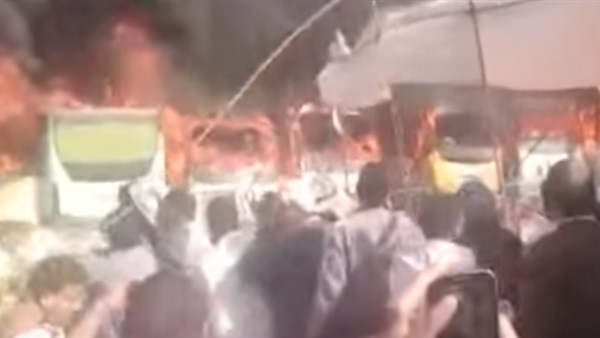 حريق هائل يلتهم 9 أتوبيسات داخل شركة في المطرية