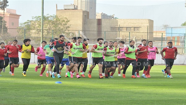 الأهلي يختتم مرانه قبل السفر لـ"الإمارات"