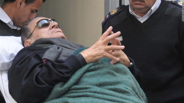 أسرة مبارك تكشف حقيقة دخوله العناية المركزة