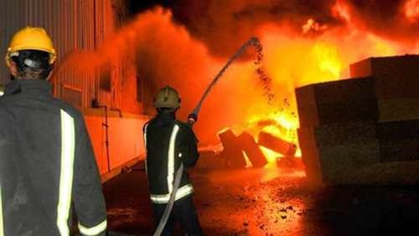 السيطرة على حريق بـ 3 محلات أحذية بالجيزة