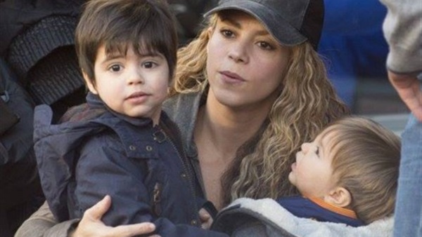 بالصور .. زوجات و ابناء لاعبي برشلونة يظهرون قبل لقاء سوسيداد