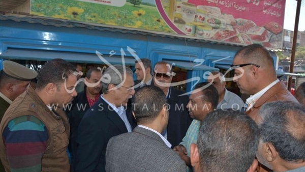  بالفيديو والصور..محافظ المنيا يتفقد منفذ للسلع الاستهلاكية  