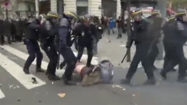 بالصور.. حملة اعتقالات للشرطة لمتظاهرين فى باريس