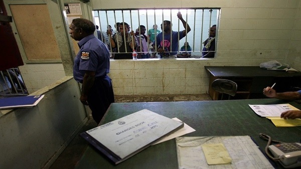 مقتل أربعة سجناء لدى اقتحام سكان غاضبين أحد السجون في غينيا