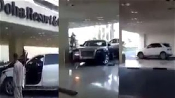 بالفيديو..شاب في حالة غير طبيعية يتعمد تحطيم سيارة رولز رويس