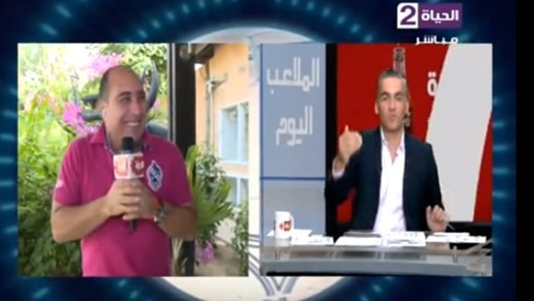 بالفيديو.. «زاهر» يطلب من مراسل الحياة الظهور بـ «شورت» على الهواء
