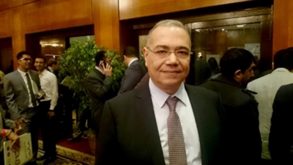 رئيس حزب المصريين الأحرار يدلى بصوته فى دائرة مصر الجديدة 