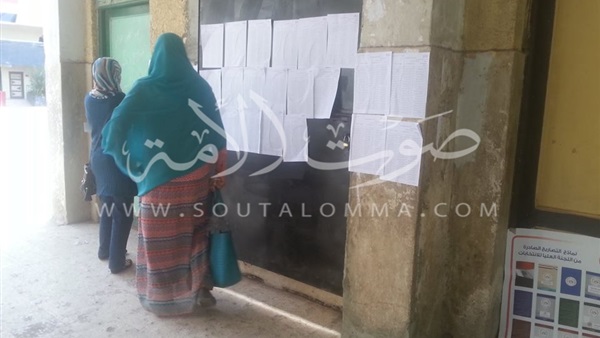 بالصور.. كشوف لمساعدة الناخبين لمعرفة لجانهم بدائرة شبرا