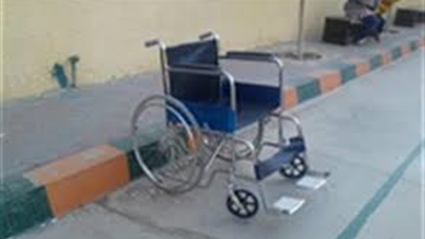 مدارس "عين شمس" تخصص كراسي متحركة لكبار السن من الناخبين