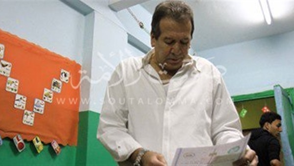 "محمد مختار "يدلى بصوته فى جولة الإعادة للأنتخابات البرلمانية 