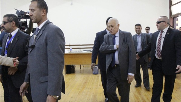 بالصور.. نبيل العربي يدلي بصوته أمام لجنة «التربية الرياضية» بالزمالك
