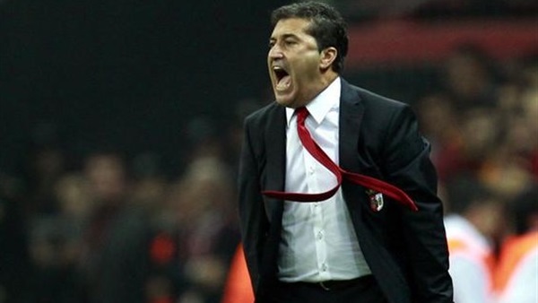 «بيسيرو» يعقد جلسات ثلاثية مع لاعبي الأهلي