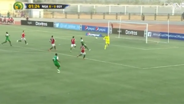 بدء مباراة الفراعنة والنسور 