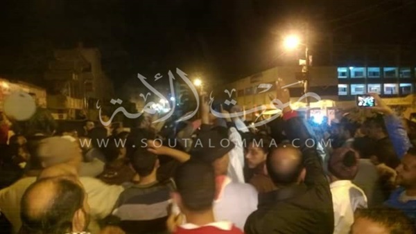 بالصور.. مرشح حزب النور يحتفل بفوزة مع الأهالى فى كفر الشيخ