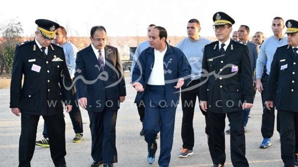 السيسى ينهي زيارته المفاجئة لأكاديمية الشرطة 