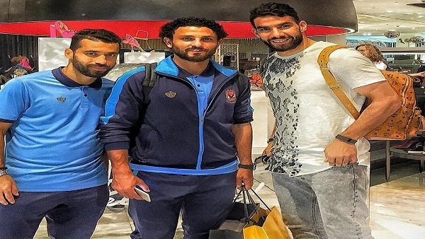 لاعبي الأهلي يتجولون بمولات "دبي"