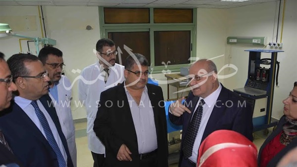 بالصور.. المستشار الطبي لوزير التعليم العالي يتفقد مستشفى الطوارئ بالمنصورة