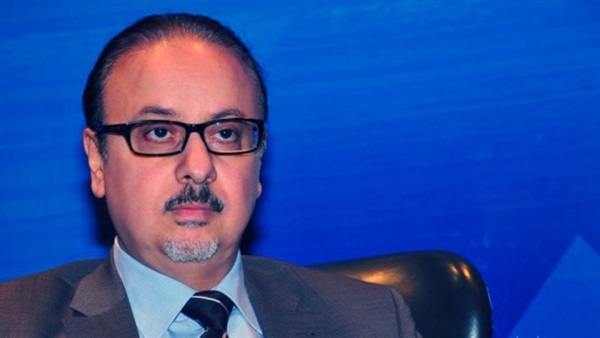 زيارة مفاجئة لوزير الاتصالات لمراكز بيع وخدمة عملاء شركات المحمول