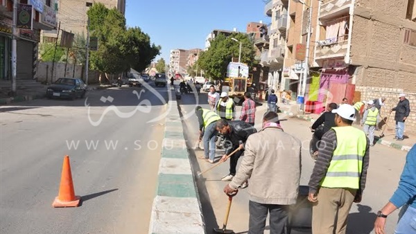  بالصور..« عشماوي» يتفقد حملة النظافة التطوعية  لمديرية الطرق وشباب الوادي الجديد