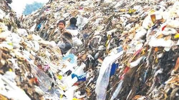 بالصور.. قمامة «الأقاليم» تكشف عورات المحافظين
