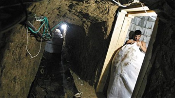 جهود مصرية لانقاذ 14 فلسطينيا محاصرين داخل أحد الأنفاق