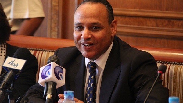 البحث العلمي: نعمل مع الصين للانتهاء من معمل الطاقة الجديدة بسوهاج