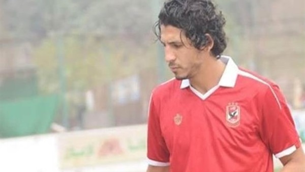 "مدافع الأهلي" يقترب من المشاركة امام سموحة