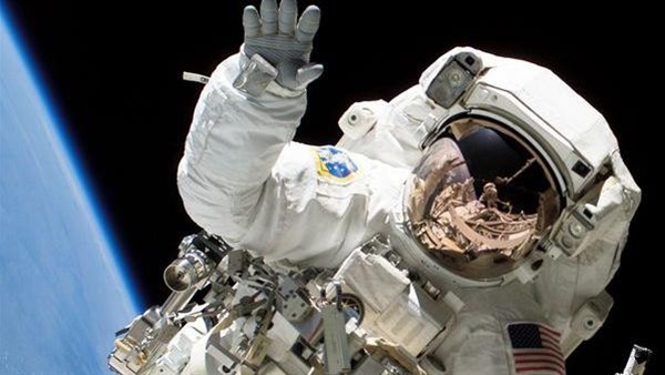 ناسا: عودة ثلاثة رواد فضاء سالمين إلى الأرض