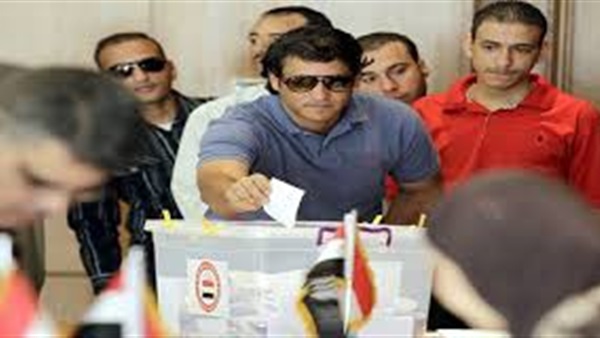 توافد الناخبين على لجان الانتخابات البلدية فى السعودية