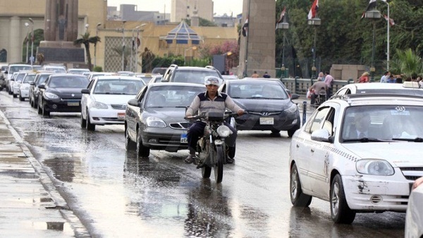 توقف حركة المرور بالقليوبية بسبب تجمع مياه الأمطار