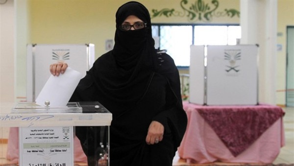 الانتخابات البلدية بمشاركة المرأة تتصدر اهتمامات الصحف السعودية