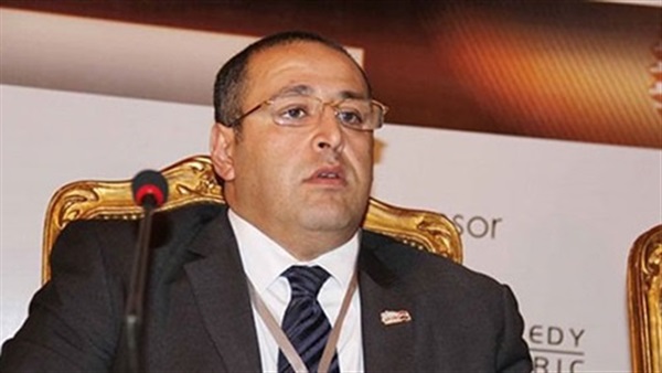 وزير الاستثمار يعود إلى القاهرة قادما من روما