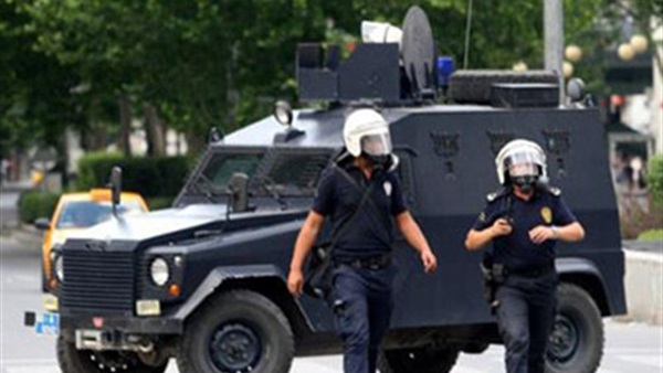 الشرطة التركية: عناصر انفصالية تحرق عددًا من السيارت بوسط اسطنبول