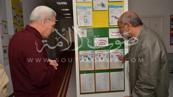 بالصور.. محافظ بورسعيد يتابع العمل في مقر برنامج «مشروعك»
