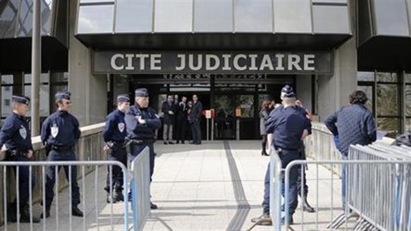 نيابة باريس: حادث الاعتداء على معلم من قبل ملثم يشتبه في صلته بـ«داعش»