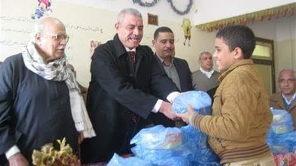  بالصور.. رئيس منياالقمح  يحتفل بالمولد النبوى ويكرم الأيتام  بمدرسة «الولجا»  