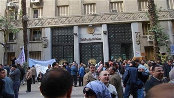 «خبير مصرفي»: القطاع المصرفي في مصر يحتاج لرعاية الدولة 