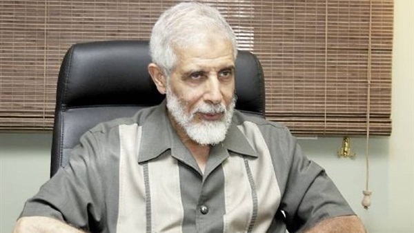 21 قيادي إخواني يسحبون الثقة من «محمود عزت» 
