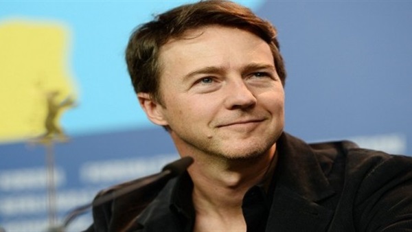 إدوارد نورتن يجمع تبرعات من أجل لاجئ سوري 