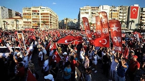 تظاهرات حاشدة في «دياربكر» ومقتل جندي تركي في «جيزرة»