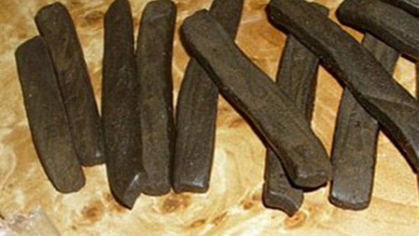 ضبط 27 قطعة حشيش و10 تذكرة هيروين بالبحيرة