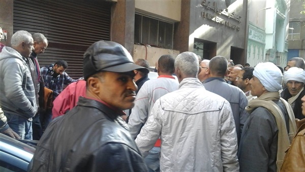 وقفه احتجاجيه للعاملين بالشركه العقاريه المصريه للمطالبه بصرف مستحقاتهم المتأخرة 