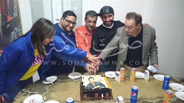 بالصور..أحمد سعد يتعاقد رسميا على أولى تجاربه المسرحية