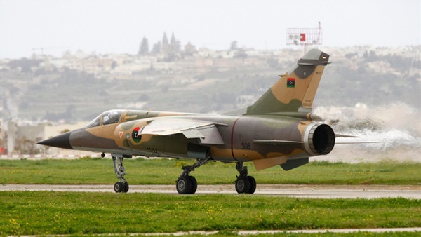 سلاح الجو الليبي يستهدف منزل قيادي بمجلس شوري ثوار أجدابيا