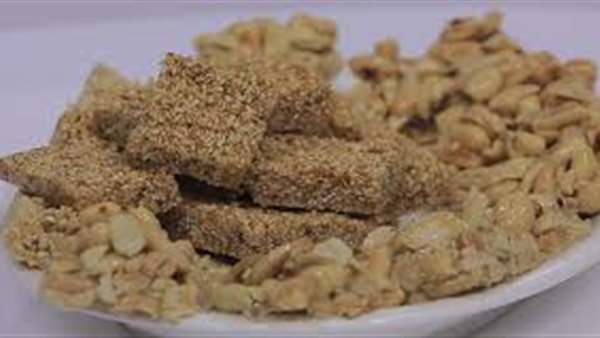 بالفيديو والصور.. اصنعي بنفسك حلوى المولد النبوي الشريف
