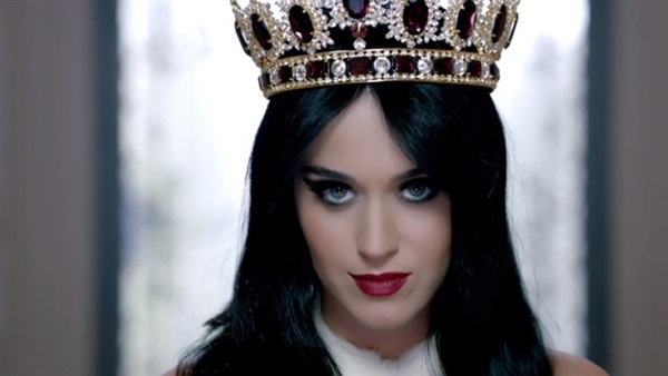 تويتر يرفع النقاب عن 20 من أكثر الفنانين شعبية عام 2015